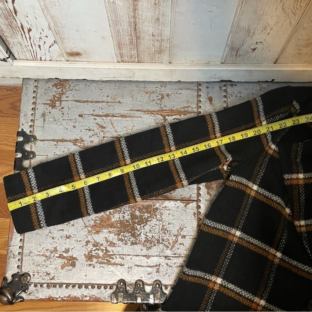 Sage Black Trench Coat with Plaid Pattern and Wide Lapel - Picture 6 of 6
